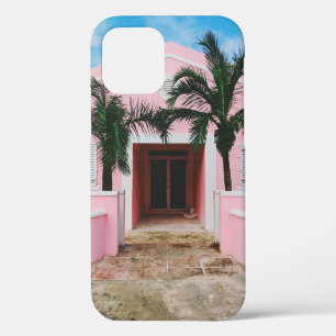 Funda Para iPhone 12 Casa de hormigón rosa y blanco cerca de árboles ve
