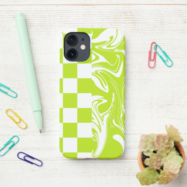 Funda Para iPhone Cheques y muelles en verde limón y blanco (En el escritorio)