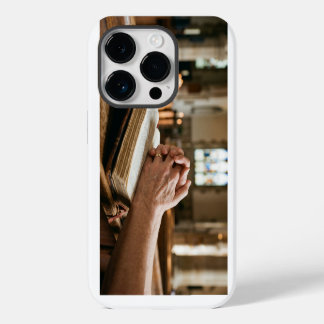 Funda Para iPhone 14 Pro Christian Praying Hands on Bible iPhone Case
