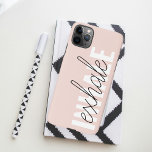Funda Para iPhone 11Pro Max Cita moderna de inhalación por inhalación de tinta<br><div class="desc">Cita moderna de inhalación por inhalación de tinta rosada en el pasto</div>