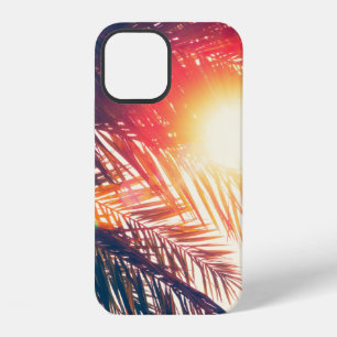Funda Para iPhone 12 cocotero en la costa tropical, hecho con Vintage