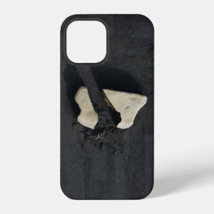 Funda Para iPhone 12 Corazón blanco con forma en superficie negra