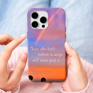 Funda Para iPhone 16 Pro Max Cree en la cita mágica de la escritura del arco ir