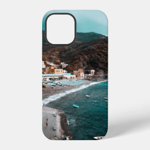 FUNDA PARA iPhone 12 EDIFICIO DE HORMIGÓN BLANCO CERCA DE UN CUERPO DE