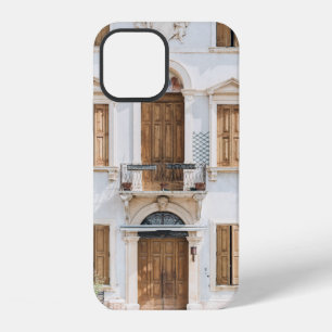 FUNDA PARA iPhone 12 EDIFICIO DE HORMIGÓN BLANCO CON PUERTAS DE MADERA 