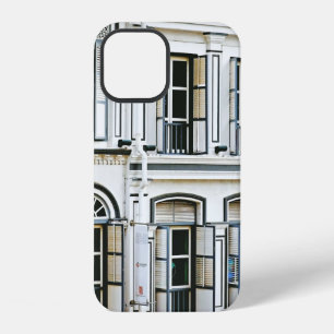 FUNDA PARA iPhone 12 EDIFICIO DE HORMIGÓN BLANCO DURANTE EL DÍA