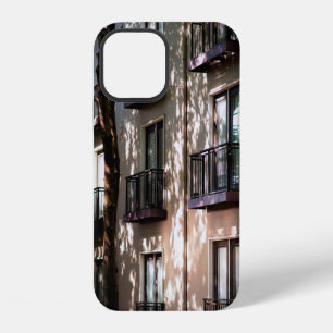 FUNDA PARA iPhone 12 EDIFICIO DE HORMIGÓN MARRÓN DURANTE EL DÍA-4