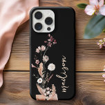 Funda Para iPhone 14 Elegante guión Monograma Boho Flor silvestre<br><div class="desc">Elegante guión Monograma Boho Wildflower estuche para iPhone</div>