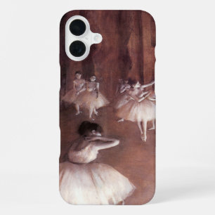 Funda Para iPhone 16 Plus Ensayo de ballet en el escenario por Edgar Degas