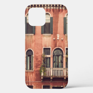 Funda Para iPhone 12 Facade of a typical old house in Venice, Italy,