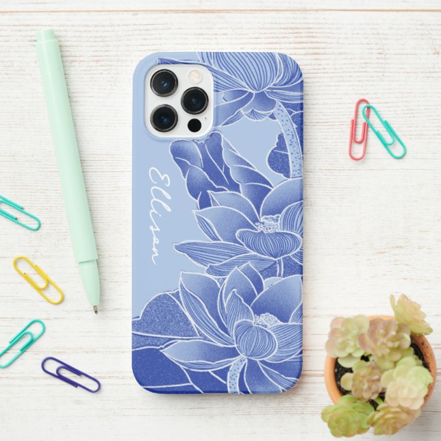 Funda Para iPhone Flor azul personalizada Lotus Mandala Chinoiserie (En el escritorio)