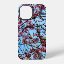 Flores rosas en un árbol