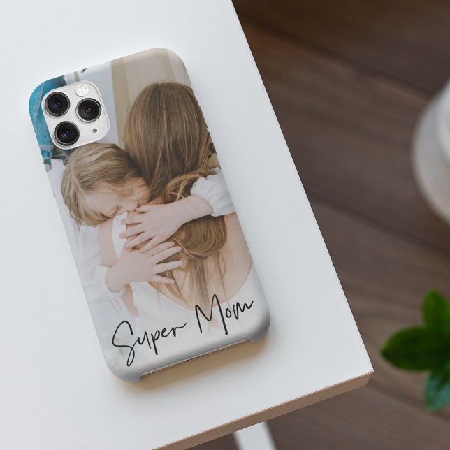 Funda Para iPhone Foto de mamá moderna y texto de supermamá | Regalo (Subido por el creador)