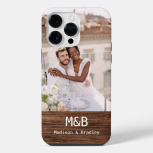 Funda Para iPhone 14 Pro Max Foto de pareja con monograma en madera con nombre