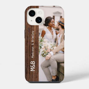 Funda Para iPhone 14 Foto de pareja con monograma en madera con nombre