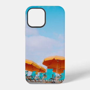 Funda Para iPhone 12 Foto de primer plano de sillas de descanso y sombr