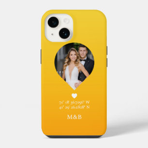 Funda Para iPhone 14 Foto Monograma Corazón Romántico Coordenadas Moder