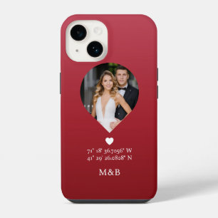Funda Para iPhone 14 Foto Monograma Corazón Romántico Coordenadas Moder