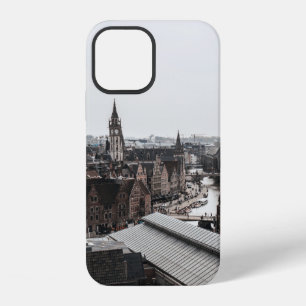 FUNDA PARA iPhone 12 FOTOGRAFÍA DE ÁNGULO ALTO DE CASAS DE CONCRETO