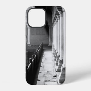 FUNDA PARA iPhone 12 FOTOGRAFÍA EN ESCALA DE GRISES DE CORREDOR