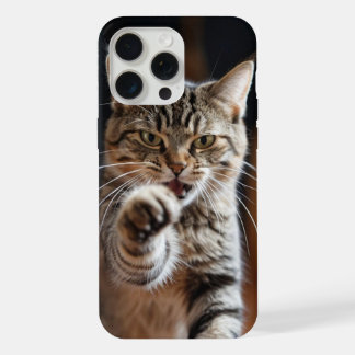 Gato lindo lanzando un puñetazo