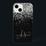Funda Para iPhone 14 Glam Black Silver Purpurina Monograma Nombre<br><div class="desc">Estuche para iPhone elegante Monograma Glam Black Silver Purpurina. Personaliza fácilmente este diseño de moda de estuche de teléfono de moda con elegante purpurina brillante de plata sobre fondo negro. El diseño incluye su monograma manuscrito con giros de bonito y nombre.</div>
