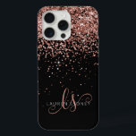 Glam Rosa Purpurina Oro Elegante Monograma<br><div class="desc">Estuche Glam Rosa Gold Purpurina Elegante Monograma para iPhone. Personaliza fácilmente este diseño de moda de estuche de teléfono de moda con elegante purpurina brillante de oro rosa sobre un fondo negro. El diseño incluye su monograma manuscrito con giros de bonito y nombre.</div>