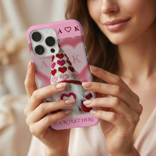 Funda Para iPhone 16 Pro Max Gnomo Adorable de San Valentín con Corazón al Croc