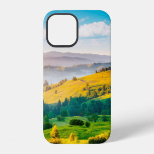 Funda Para iPhone 12 Gran paisaje rural a la luz de la mañana. Loca