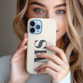 Funda Para iPhone 13 Pro Max Inicial de monograma simple en crema