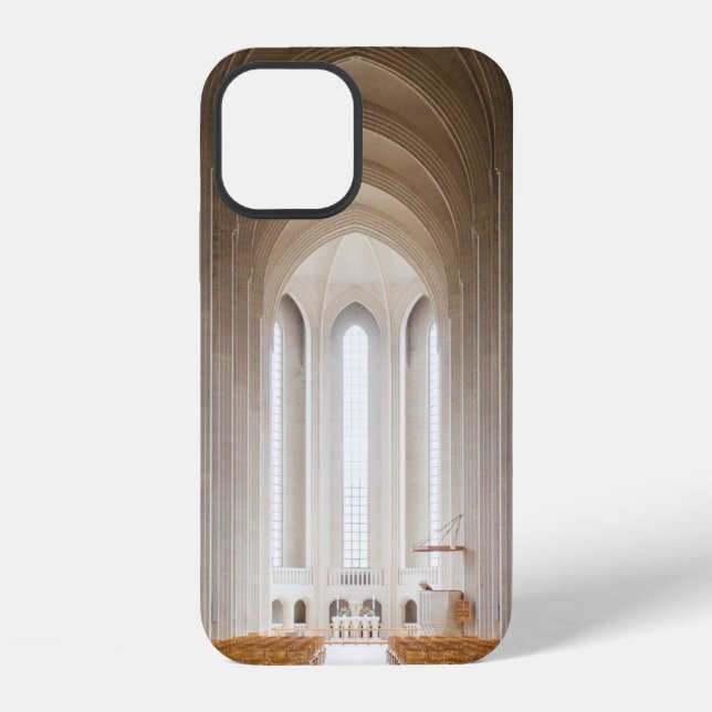 FUNDA PARA iPhone INTERIOR DE CATEDRAL VACÍA (Reverso )