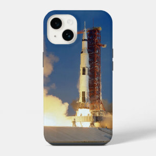 Funda Para iPhone 14 La Tierra tiembla cuando el Saturn V ilumina el ci
