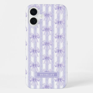 Funda Para iPhone 16 Plus Lazos de Coqueta Morada en Rayas Monogramadas
