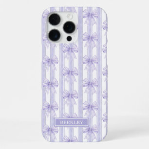 Funda Para iPhone 16 Pro Max Lazos de Coqueta Morada en Rayas Monogramadas