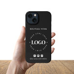 Logotipo y medios sociales del Personalizado perso<br><div class="desc">Muestra tu marca de negocio con este estuche para iPhone personalizado que incluye el logotipo, el texto y los iconos de los medios sociales de tu empresa. Perfecto para marca corporativa, uso promocional o marketing para pequeñas empresas. Un diseño minimalista y profesional que te permite crear tu propio accesorio de...</div>