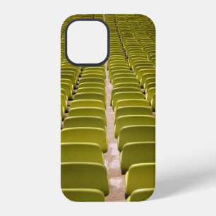 Funda Para iPhone 12 Lote de silla amarilla vacía