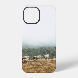 FUNDA PARA iPhone 12 MANADA DE OVEJAS EN CAMPO DE HIERBA MARRÓN DURANTE