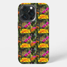 Mariposa Monarca en Flor de Marigold Rosa