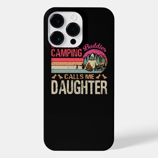 Funda Para iPhone Mis compañeros favoritos de camping me llaman hija (Reverso)