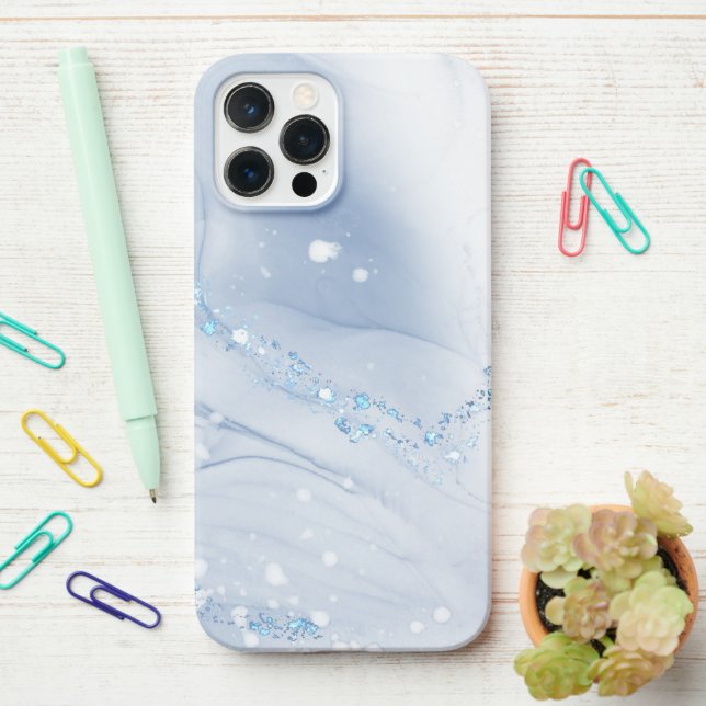 Funda Para iPhone Modern Stone Dusty Blue Marble (En el escritorio)