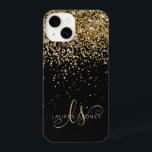 Funda Para iPhone 14 Monograma elegante Purpurina Glam Gold<br><div class="desc">Estuche Glam Gold Purpurina Elegant Monograma para iPhone. Personaliza fácilmente este diseño de moda de estuche de teléfono de moda con un elegante purpurina brillante de oro sobre un fondo negro. El diseño incluye su monograma manuscrito con giros de bonito y nombre.</div>