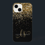 Funda Para iPhone 14 Monograma elegante Purpurina Glam Gold<br><div class="desc">Estuche Glam Gold Purpurina Elegant Monograma para iPhone. Personaliza fácilmente este diseño de moda de estuche de teléfono de moda con un elegante purpurina brillante de oro sobre un fondo negro. El diseño incluye su monograma manuscrito con giros de bonito y nombre.</div>