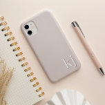 Monograma neutral Minimalista moderno<br><div class="desc">El diseño minimalista moderno en colores neutros en tonos tierra de moda incluye sus iniciales o monograma en letras simples y limpias a lo largo de la parte inferior,  en capas con un color más profundo para una apariencia 3D.</div>