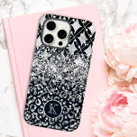 Monograma Purpurina de impresión de leopardo moder<br><div class="desc">Monograma Purpurina de impresión Leopardo Moderno para iPhone 15 Pro Max Funda Phone Estuche con purpurina de imitación de impresión de leopardo plateado y azul y patrón geométrico de diamante personalizado con su monograma personalizado. Un regalo perfecto para ella para Navidades, cumpleaños, Día de la Madre y más ya sea...</div>