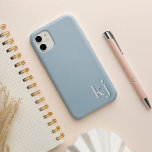 Monograma tonal Minimalista moderno<br><div class="desc">Diseño minimalista moderno en moda color azul polvoriento tonal con sus iniciales o monograma en letras limpias y simples a lo largo del fondo,  recubiertas con un color más profundo para un aspecto 3D.</div>