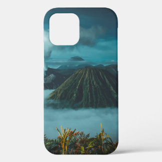 Funda Para iPhone 12 MONTañas VERDES RODEADAS DE NUBES BLANCAS