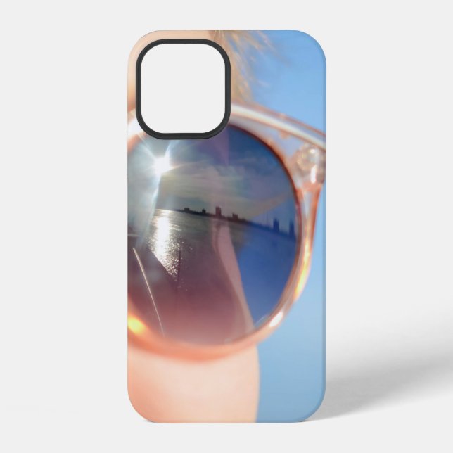 Funda Para iPhone Mujer que lleva gafas de sol de montura marrón (Reverso )
