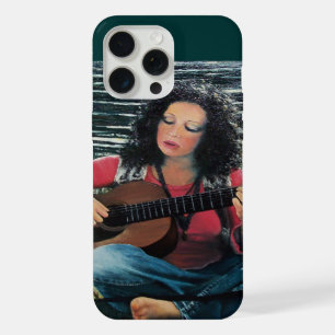 Mujer tocando música con guitarra acústica