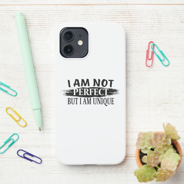 Funda Para iPhone No soy perfecto, pero soy único (En el escritorio)