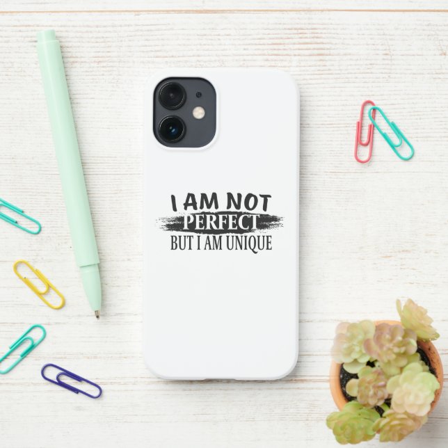 Funda Para iPhone No soy perfecto, pero soy único (En el escritorio)